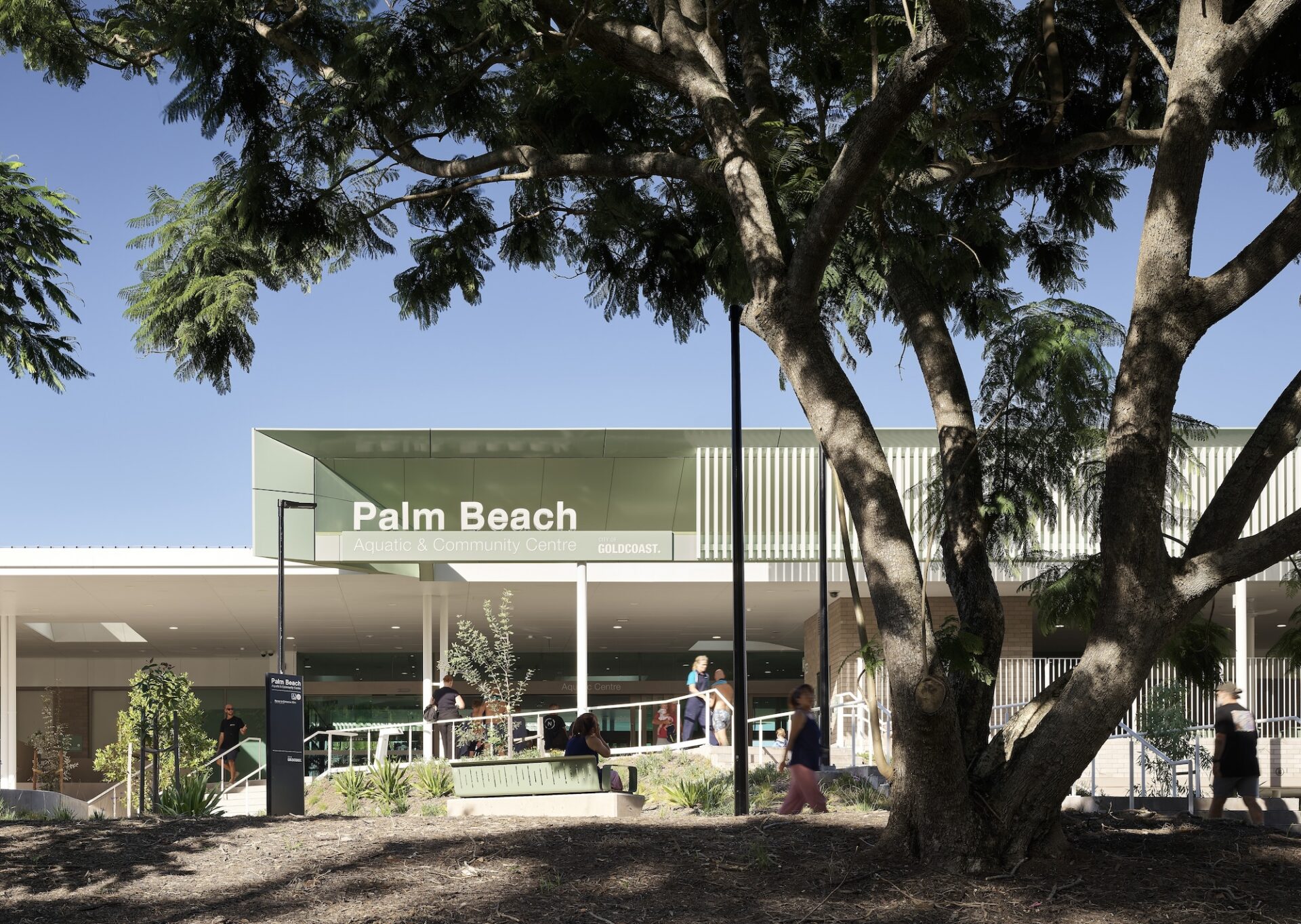 Palm Beach Aquatic Centre For Cox Architecture / Liquad Blu / Ba